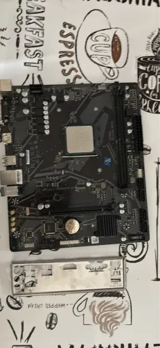 Processador AMD Ryzen, placa mãe e espelho