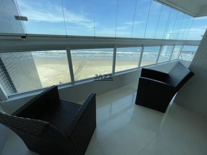 Apartamento alto padrao com 114 m² de área privativa , 3 dormitorios sendo 3 suites com