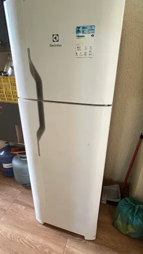 GELADEIRA SEMI NOVA