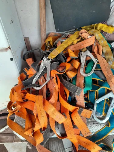 Cintos de segurança para elevação. 