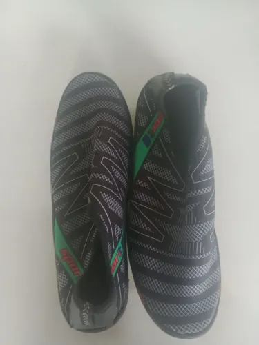 Vendo essas duas sapatilhas comprei mais ficou grande n 40