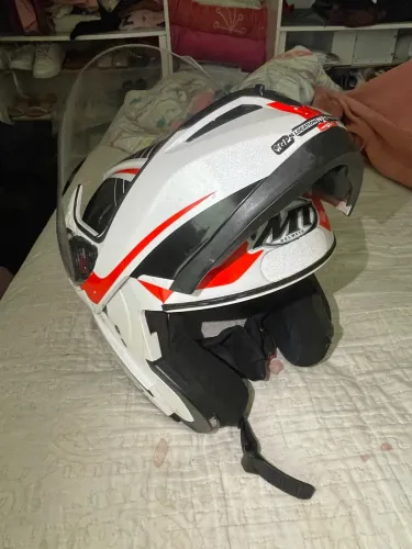 Capacete MT modular/articulado Bom estado, visor funcionando normal, higienizado 