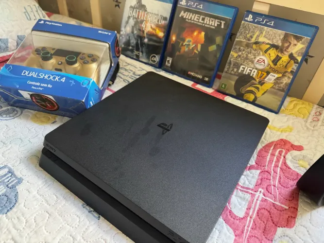 PS4 Slim 1TB + Controle Dourado com 3 Jogos