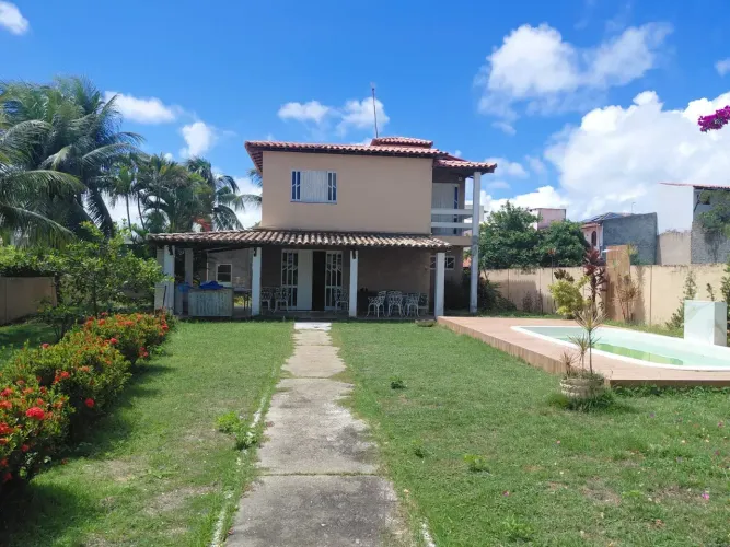 Casa no Condomínio 4 Quartos, Piscina e Acesso à Praia