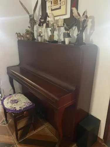 Piano antigo