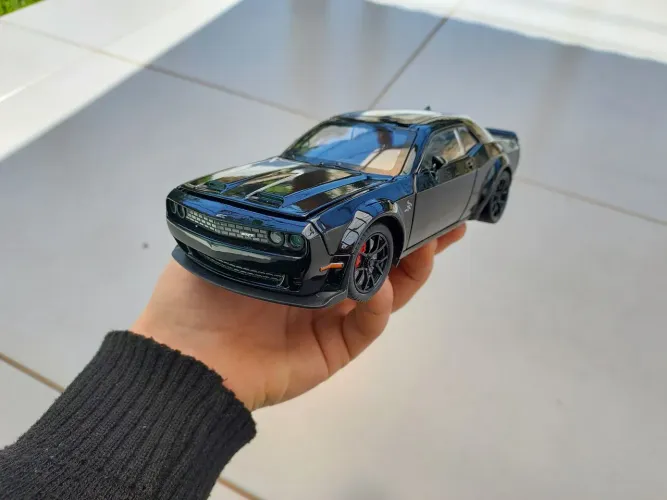 Dodge demon 1:24 som e luz