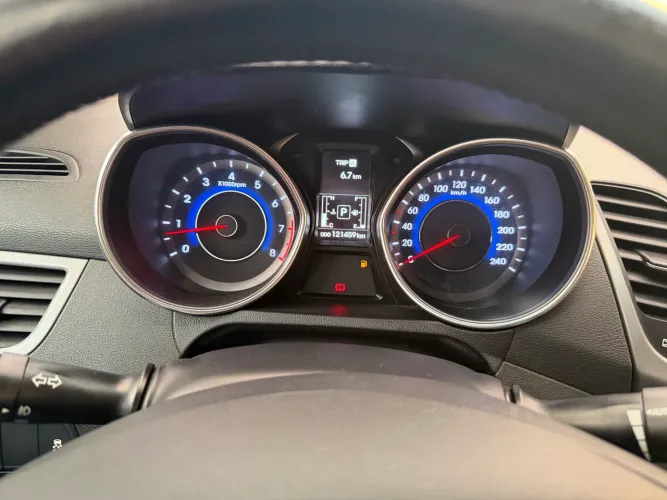 Hyundai Elantra GLS 2.0 16V Flex Aut. 2016