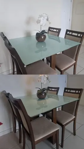MESA DE JANTAR COM 4 CADEIRAS