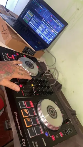 Vendo uma controladora mais um notebook só pra chegar e toca motivo comprei outra maior