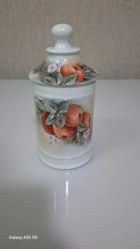 Pote de porcelana decorativo chamada também potiche pintado à mão (marcar e Weiss)