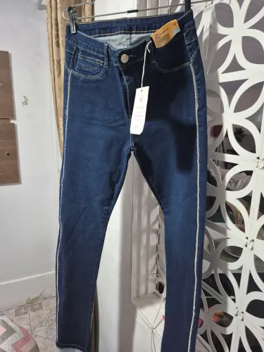   (Encanto chique brecho) linda e elegante calça  da marca da sawary 