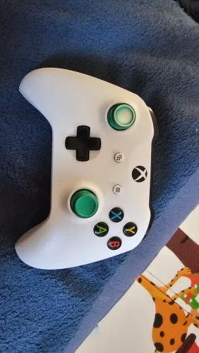 Controle de Xbox one/series com bateria original.