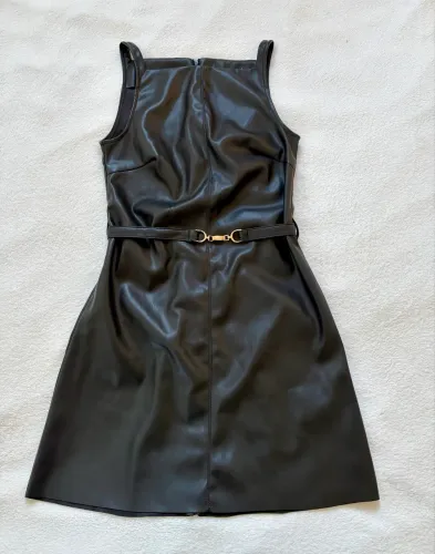 Vestido PP de Couro ecológico da Renner