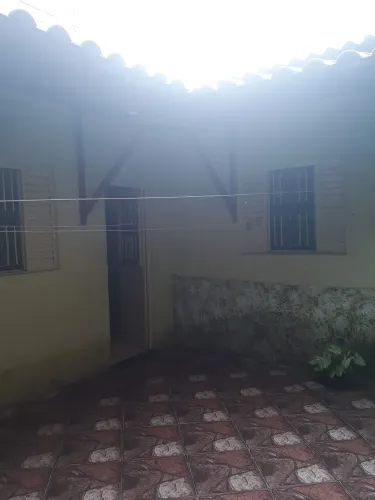 Aluga-se casa