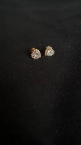 Brinco Coração Folheado a Ouro Com Pedras de Zircônia 