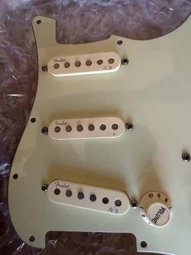 Escudo Completo Captador Fender Noiseless N3 Fender American Deluxe