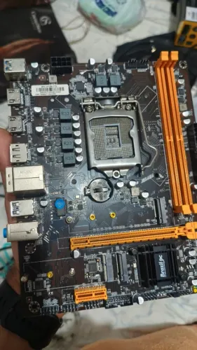 Vendo Placa Mãe H510M LGA 1200 com defeito pra retirada de peças +Intel Core i5 11400F