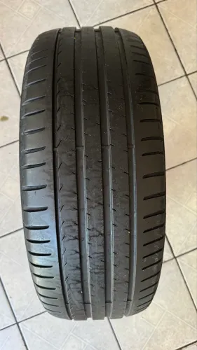 Pneu Pirelli Scorpion 235/45R19 95V 70% vida útil 