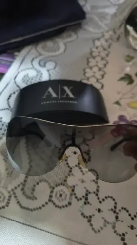 Vendo óculos de sol, marca Armani(original), sou de Taubaté e não entrego