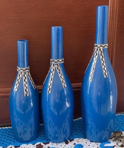 Trio de vasos azuis com strass