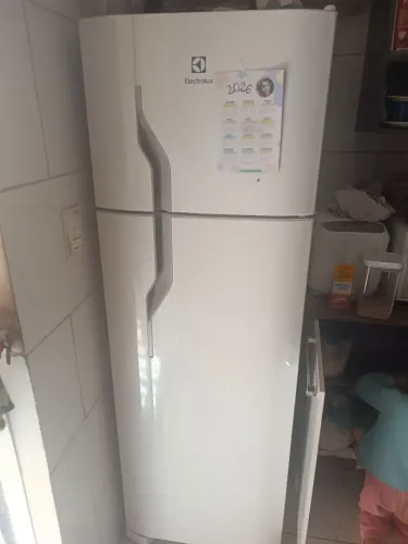 Geladeira Electrolux 260 litros