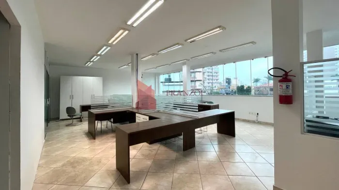 VENDA- Saal comercial de 3 andares no bairro Fazenda - Itajaí/SC
