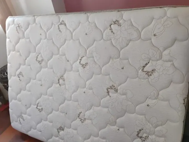 Colchão Casal Probel já higienizado + Base com rodinha - 1,38x1,88