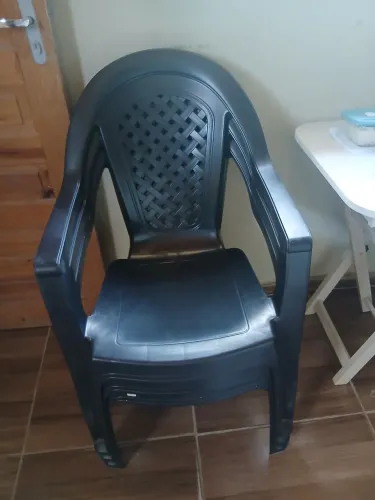 3 cadeiras poltrona plástico