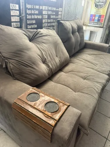 Sofá retrátil e reclinável marrom - R$ 250 (retirar no local)