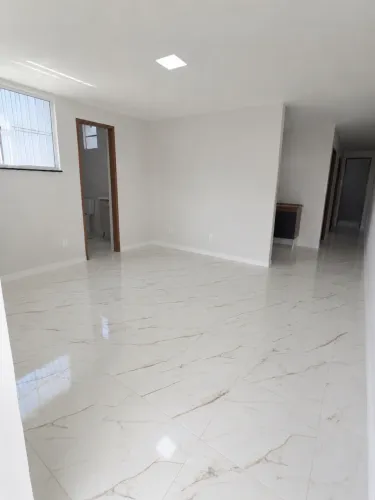 Casa nova de 3 quartos perto de tudo