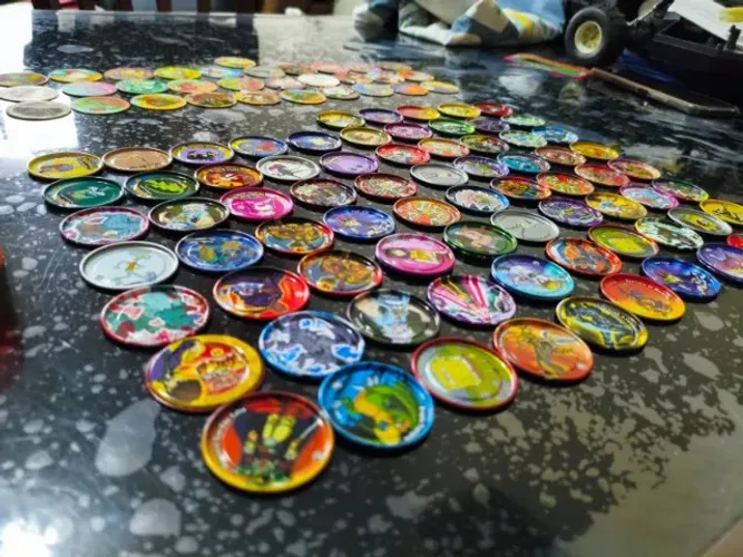 Lote Coleção Tazos Elma Chips - 75 Metal + 31 Plástico + 2 Porta Tazos Originais