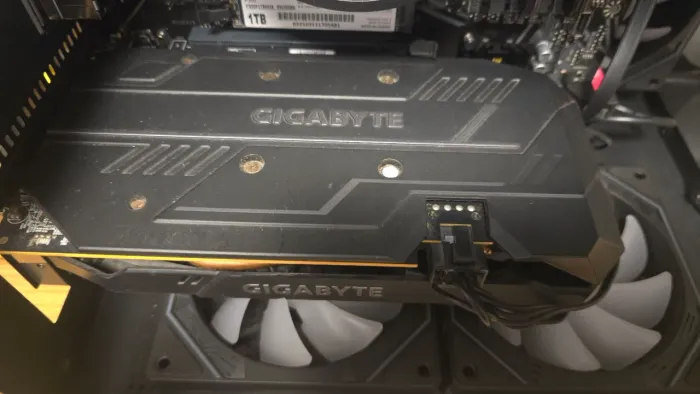 Placa de video RTX 2060 6gb ram gigabite