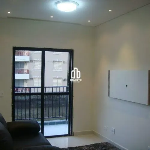 Apartamento com 76 m², sala com varanda, cozinha americana com armários, área de serviço,