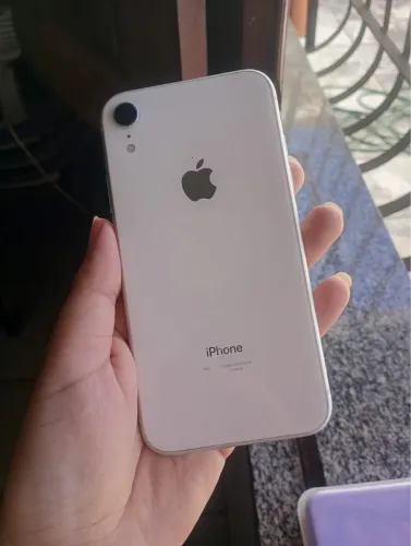 iPhone XR branco 64gb