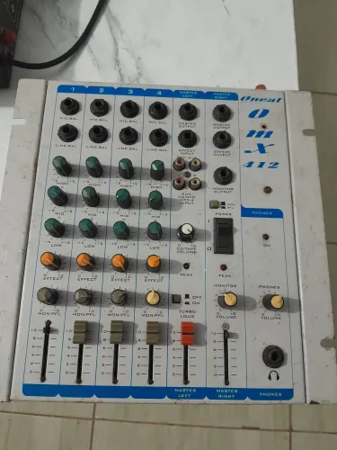 Mesa de som 4 canais 