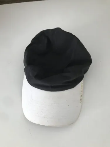 Boné em bom estado