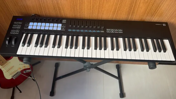 VENDE-SE TECLADO NOVO CONTROLADOR NOVATION MK3 61 TECLAS
