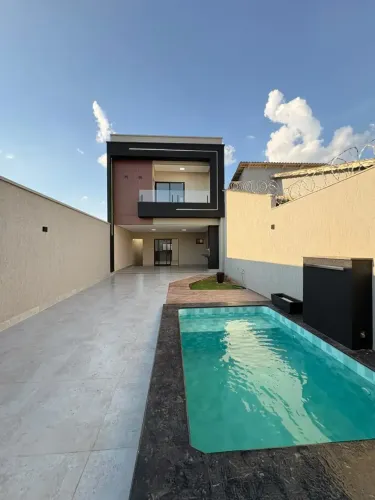 Lindo Sobrado! 4Q sendo 1 Suíte com Varanda - Piscina com Cascata e Churrasqueira - Jd. P