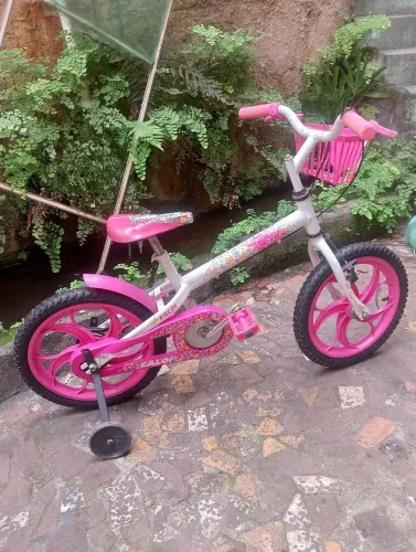 Bicicleta infantil aro 16 feminina completa praticamente nova Caloi
