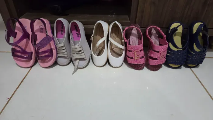SANDÁLIAS INFANTIL R$ 50,00 5 PARES