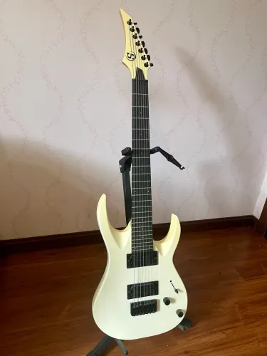 Guitarra 7 cordas branca - S by Solar