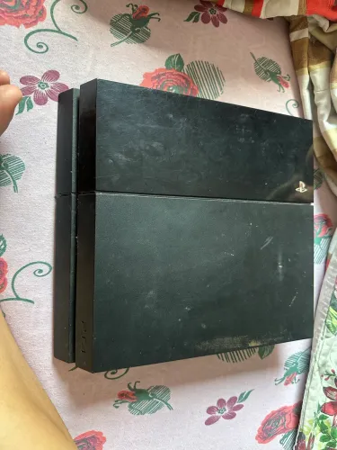PS4 FAT 500GB - R$ 750