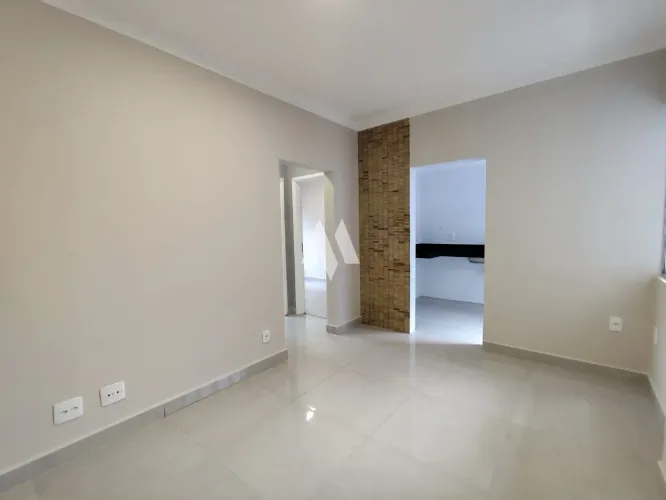 Apartamento 2 Dormitórios à Venda Reformado Próximo à Praia no Gonzaga em Santos/SP