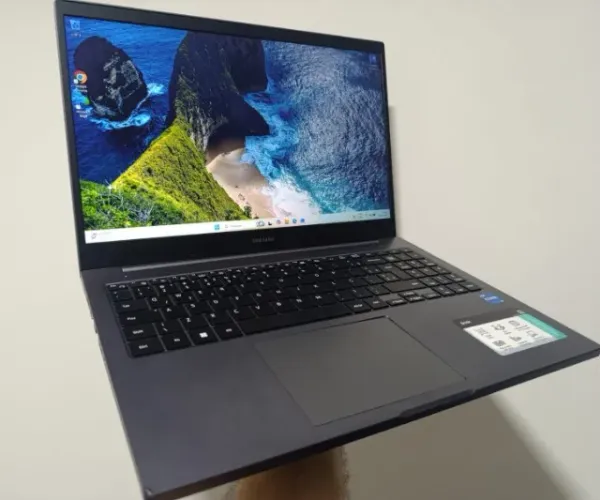 notebook samsung i5 11 geração 8 gigas e ssd com tela de 15 polegadas funcionando tudo