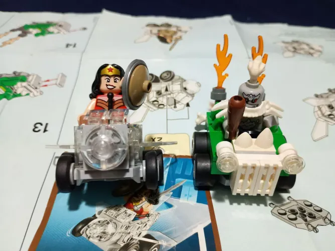 LEGO 76070 Mighty Micros Completo com Manual".