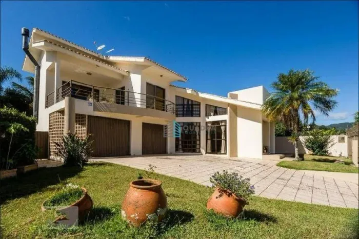 Casa à Venda com 2 Terrenos no Parque São Jorge, Florianópolis !!