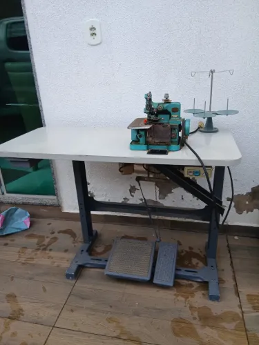 Máquina de costura overlock industrial