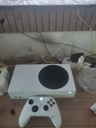 Vendo X box Séries S - 500 HD + 1 Controle