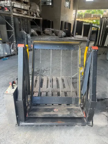 Plataforma elevatória para cadeira de rodas 
