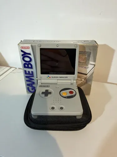 GameBoy Advance SP Famicom CIB + Carcaça original
